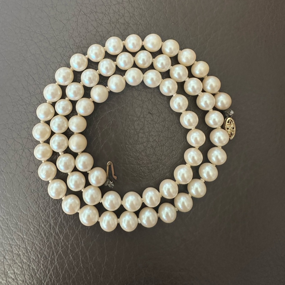- Exquisite Vintage 14kt Gold Clasp  Faux Pearls